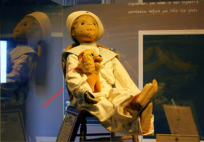 Robert the DOLL - Cursed doll with paranormal powers Robert the Doll has a ghastly appearance with ghostly powers