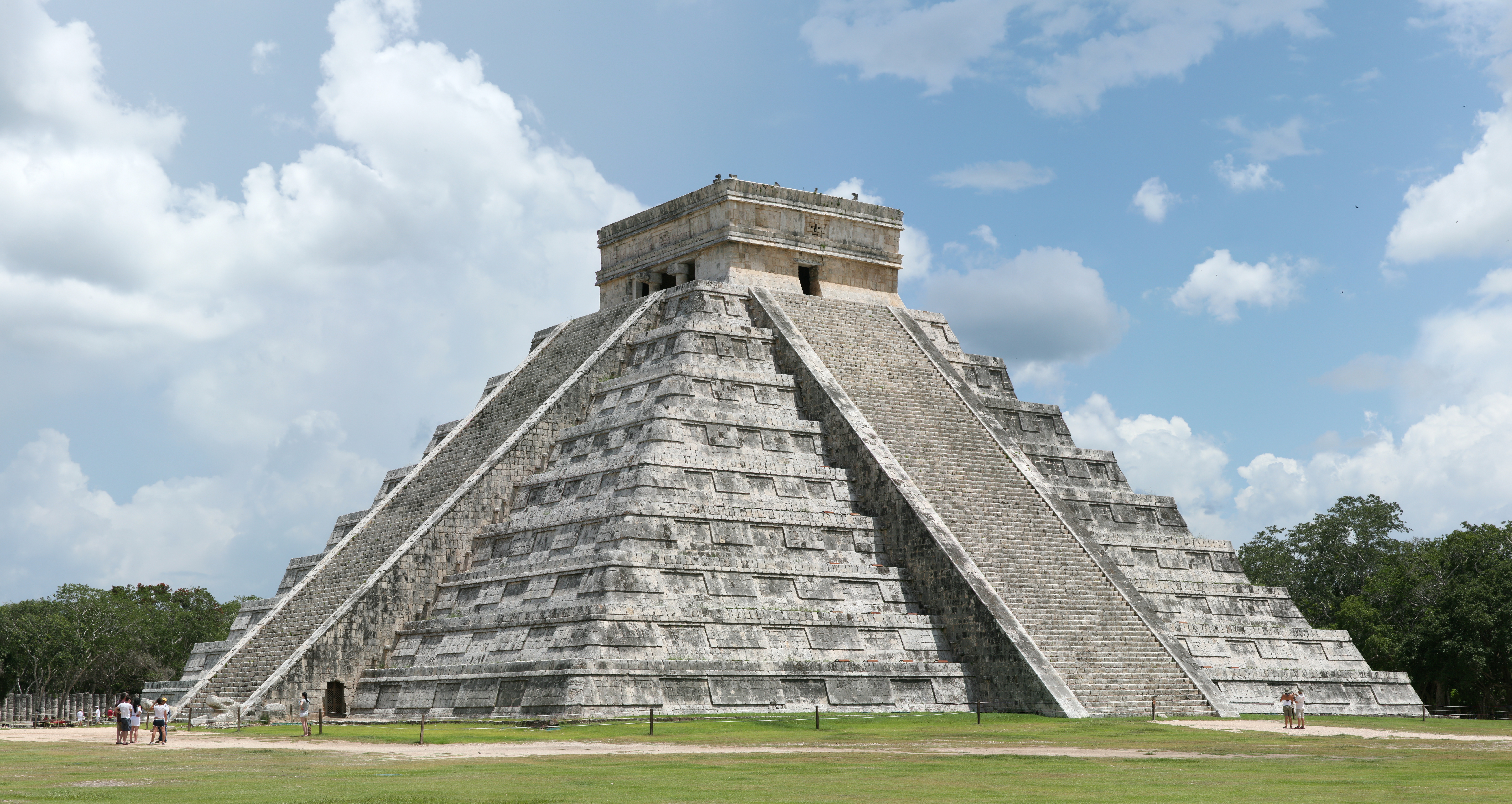 Chichen Itza Maya pyramid Mexico